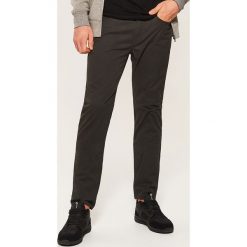 Materiałowe spodnie slim fit - Khaki. Brązowe spodnie materiałowe męskie House, z materiału. Za 89.99 zł.