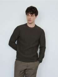 Sweter z wiskozą - zielony. Zielone swetry damskie Reserved, l, bez wzorów, z dzianiny, bez kołnierzyka, bez ramiączek, bez kaptura. Za 99.99 zł.