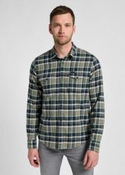 LEE MĘSKA KOSZULA LEE REGULAR SHIRT GREEN 112355698. Zielone koszule męskie Lee, m, bez wzorów, bez kołnierzyka, bez ramiączek. Za 159.99 zł.