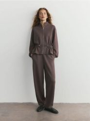 Rozpinana bluza z modalem - brązowy. Brązowe bluzy damskie Reserved, l, bez wzorów, z dzianiny, bez kaptura. Za 159.99 zł.