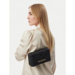 Torebka LOVE MOSCHINO. Czarne torebki do ręki damskie Love Moschino, bez wzorów, wizytowe, bez dodatków. Za 639.99 zł.
