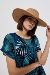 Kapelusz słomkowy z szerokim rondem beżowy. Brązowe czapki i kapelusze damskie MOODO, bez wzorów, ze splotem. W wyprzedaży za 29.99 zł.