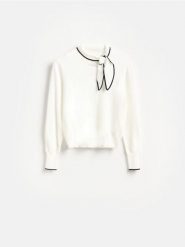Sweter z dodatkiem wiskozy - złamana biel. Swetry damskie Reserved, l, bez wzorów, z dzianiny, bez kołnierzyka, bez ramiączek, bez kaptura. Za 119.99 zł.