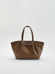 Torebka shopper - beżowy. Brązowe torebki shopper damskie Reserved, bez wzorów, ze skóry, bez dodatków. Za 179.99 zł.