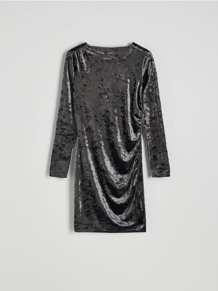 Welurowa sukienka z drapowaniem - ciemnoszary. Szare sukienki damskie Reserved, l, bez wzorów, z tkaniny, bez kołnierzyka, bez ramiączek, mini, dopasowane. W wyprzedaży za 59.99 zł.