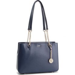 Torebka DKNY - Bryant Md Shop Tote R84A3915 Navy NVY. Torebki do ręki damskie marki DKNY. Za 1,069.00 zł.