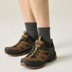 Buty męskie trekkingowe niskie z membraną Regen Vibram. Brązowe trekkingi męskie Regatta. Za 449.99 zł.