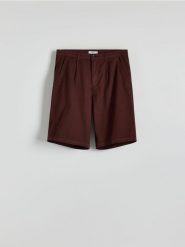Gładkie szorty chino - ciemnobrązowy. Brązowe spodnie materiałowe męskie Reserved, l, bez wzorów, z bawełny. W wyprzedaży za 65.99 zł.