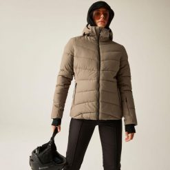 Kurtka narciarska damska z membraną Glacier Dare 2b. Brązowe kurtki damskie Dare 2b, na zimę, bez wzorów, z puchu, bez kaptura, narciarskie. W wyprzedaży za 699.99 zł.