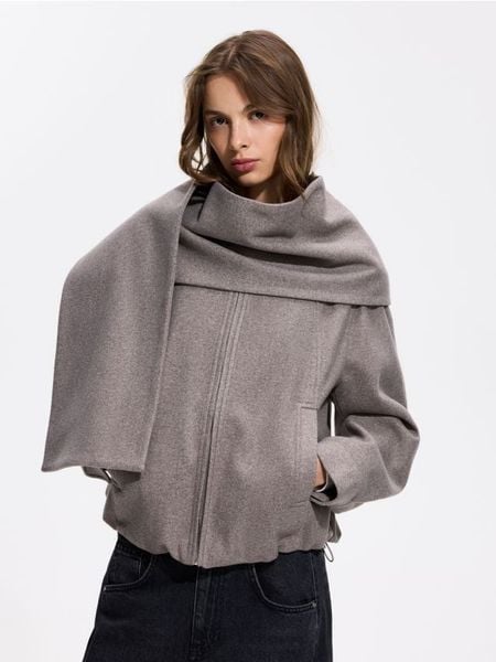Kurtka z odpinanym szalem - brązowy. Brązowe kurtki damskie Reserved, l, bez wzorów, z tkaniny, bez kaptura. Za 199.99 zł.