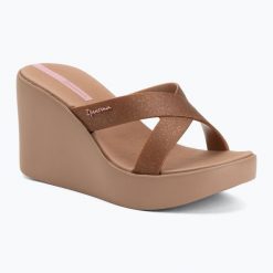 Klapki damskie Ipanema High Fashion II Slide. Brązowe klapki damskie Ipanema, bez wzorów, z materiału, eleganckie, bez obcasa. Za 179.99 zł.