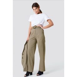 NA-KD Classic Spodnie w kratkę - Brown,Beige. Brązowe spodnie materiałowe damskie NA-KD Classic, z haftami. Za 222.95 zł.