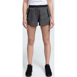 Spodenki dresowe damskie SKDD421 - ciemny szary melanż. Szare szorty damskie 4f, melanż, z dresówki. W wyprzedaży za 49.99 zł.