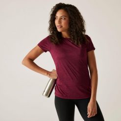 Koszulka damska Regatta Fingal Edition. Czerwone koszulki sportowe damskie Dare 2b, bez wzorów, sportowe, bez kołnierzyka. Za 102.50 zł.