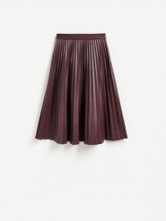Spódnica midi z imitacji skóry - bordowy. Czerwone spódnice damskie Reserved, l, bez wzorów, ze skóry, midi, rozkloszowane. Za 129.99 zł.