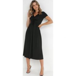 Czarna Sukienka Ionene. Czarne sukienki damskie Born2be, na co dzień, na lato, l, bez wzorów, bez kołnierzyka, bez ramiączek, midi, proste. Za 54.99 zł.