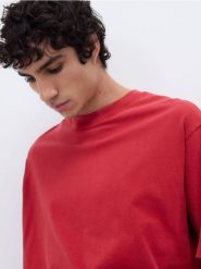 T-shirt boxy - czerwony. Czerwone t-shirty męskie Reserved, l, bez wzorów, z bawełny, bez kołnierzyka. Za 69.99 zł.