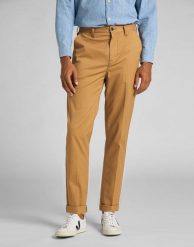 LEE TAPERED CHINO TOBACCO BROWN L70RQF78 112140713. Brązowe spodnie materiałowe męskie Lee, l, bez wzorów, z materiału. Za 219.99 zł.