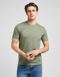 MESKA KOSZULKA LEE SS PATCH LOGO TEE OLIVE STONE 112370497. Zielone t-shirty męskie Lee, s, bez wzorów, bez kołnierzyka. Za 79.99 zł.