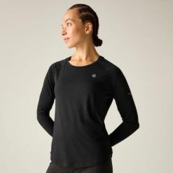 Damska koszulka z długim rękawem do biegania Nimble. Czarne t-shirty damskie Dare 2b, bez wzorów, z lyocellu, sportowe, bez kołnierzyka. Za 159.99 zł.