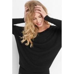 Luźny sweter z koralikami. Czerwone swetry damskie Orsay, z dzianiny. Za 99.99 zł.