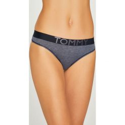 Tommy Hilfiger - Stringi. Różowe stringi damskie Tommy Hilfiger, z dzianiny. Za 69.90 zł.