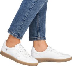 Skórzane półbuty trampki damskie białe Rieker W2200 39. Białe półbuty damskie Rieker, bez wzorów, bez zapięcia. Za 347.11 zł.