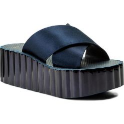 Klapki TORY BURCH - Scallop Wedge Flip Flop 39754 Perfect Navy 430. Klapki damskie marki Tory Burch. W wyprzedaży za 399.00 zł.