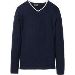Sweter z dekoltem w serek z bawełny z recyclingu bonprix ciemnoniebieski. Swetry przez głowę męskie marki bonprix. Za 74.99 zł.