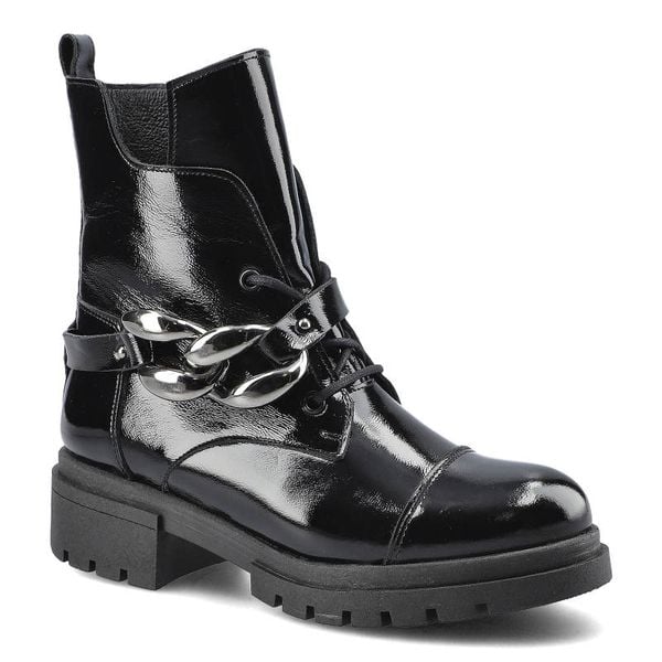 Botki damskie Karino, ze skóry naturalnej lakierowanej z gładką cholewką elastyczną wstawką ułatwiającą dopasowanie ozdobnym metalowym łańcuchem oraz. Czarne kozaki damskie Karino, ze skóry, bez obcasa, na obcasie. Za 329.00 zł.