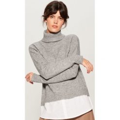 Sweter z koszulową wstawką - Szary. Szare swetry damskie Mohito, z koszulowym kołnierzykiem. Za 129.99 zł.
