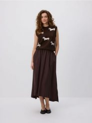 Spódnica midi z modalem - ciemnobrązowy. Brązowe spódnice damskie Reserved, l, bez wzorów, z tkaniny, midi, rozkloszowane. W wyprzedaży za 79.99 zł.