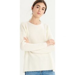 Sweter z wiązaniem - Kremowy. Białe swetry damskie Sinsay. Za 59.99 zł.