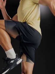 4F Spodenki treningowe szybkoschnące męskie - czarne L. Czarne krótkie spodenki sportowe męskie 4f, l, bez wzorów, z materiału, do biegania. Za 169.99 zł.