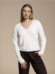 Sweter z domieszką wełny i wiskozy - biały. Białe swetry damskie Sinsay, l, bez wzorów, z wełny, bez kołnierzyka, bez ramiączek, bez kaptura. Za 39.99 zł.