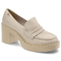 Półbuty damskie BLU, cholewka z licowej skóry naturalnej z paskiem na podbiciu i widocznymi przeszyciami stabilny obcas oraz gruba podeszwa z wyraźny. Brązowe półbuty damskie Blu, z aplikacjami, ze skóry, eleganckie, bez obcasa, na obcasie, bez zapięcia. Za 331.99 zł.