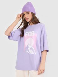 4F T-shirt loose z nadrukiem damski - fioletowy XS. Fioletowe koszulki sportowe damskie 4f, s, bez wzorów, z materiału, bez kołnierzyka, bez ramiączek, snowboardowy. Za 79.99 zł.