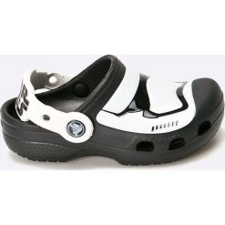 Crocs - Klapki dziecięce StormTrooper. Sandały chłopięce marki Crocs. Za 159.90 zł.