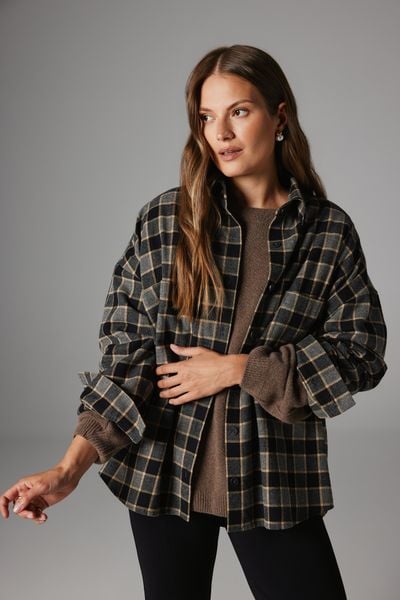 KOSZULA ANA CZARNO- SZARA M - Flawless. Czarne koszule damskie Flawless, m, bez wzorów, z bawełny, klasyczne, bez kołnierzyka, bez ramiączek. Za 579.00 zł.