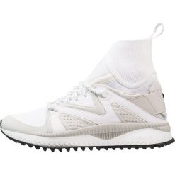 Puma TSUGI KORI Tenisówki i Trampki wysokie white/gray violet/black. Trampki i tenisówki damskie marki Puma. W wyprzedaży za 377.40 zł.