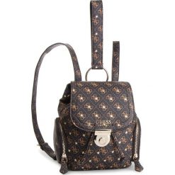 Plecak GUESS - HWSG71 79310 BRO. Brązowe plecaki damskie Guess, z aplikacjami, ze skóry ekologicznej, eleganckie. Za 589.00 zł.