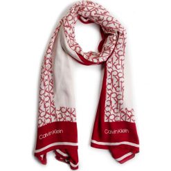 Szal CALVIN KLEIN - Geo Quilt Scarf K60K605145 635. Szaliki i chusty damskie marki Calvin Klein. Za 179.00 zł.