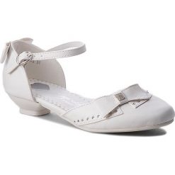 Półbuty MAGIC LADY CS083101-3. Białe półbuty dziewczęce Magic Lady, bez wzorów, ze skóry ekologicznej, bez zapięcia. W wyprzedaży za 34.99 zł.