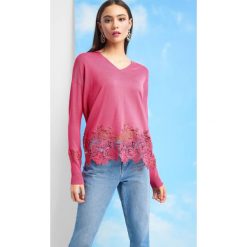 Sweter z ażurem. Swetry damskie marki Orsay. Za 119.99 zł.