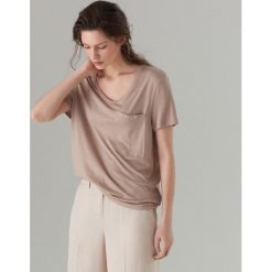 Koszulka oversize z kieszonką - Beżowy. T-shirty damskie marki Mohito. Za 39.99 zł.