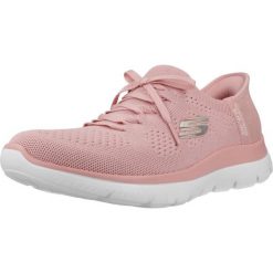 Buty SKECHERS SLIP-INS - SUMMITS NEW DAILY Rose. Czerwone trampki i tenisówki damskie Skechers, bez wzorów, z tkaniny, casualowe, bez zapięcia. Za 361.65 zł.