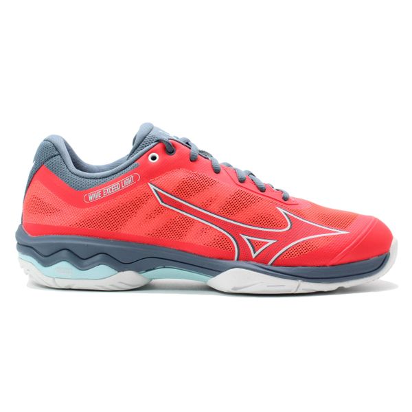 Buty do tenisa damskie Mizuno Wave Exceed Light AC Fierry Coral 2. Białe obuwie sportowe damskie Mizuno, bez wzorów, tenisowe, mizuno wave. W wyprzedaży za 372.75 zł.