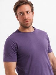 Męski klasyczny bawełniany T-shirt BASIC - fioletowy V13 - Rozmiar: S. Fioletowe t-shirty męskie Ombre Clothing, m, bez wzorów, z bawełny, klasyczne, bez kołnierzyka. W wyprzedaży za 24.99 zł.