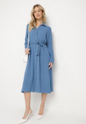 Niebieska Koszulowa Sukienka z Materiałowym Paskiem Vivinara. Niebieskie sukienki damskie Born2be, na co dzień, l, bez wzorów, z materiału, eleganckie, bez kołnierzyka, bez ramiączek, midi, koszulowe. Za 89.99 zł.