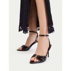 Sandały JENNY. Czerwone sandały damskie Jenny, bez wzorów, bez obcasa, na szpilce, bez zapięcia. Za 139.99 zł.